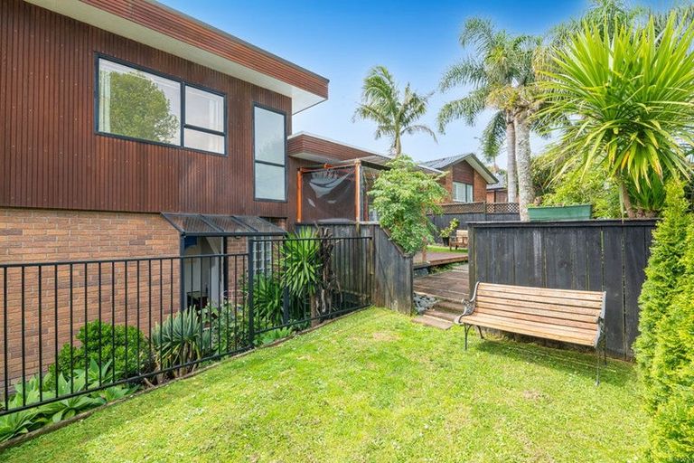 Photo of property in 1/2 Carl Place, Unsworth Heights, Auckland, 0632