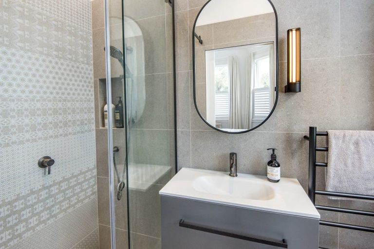 Photo of property in 11 Cheltenham Road, Devonport, Auckland, 0624