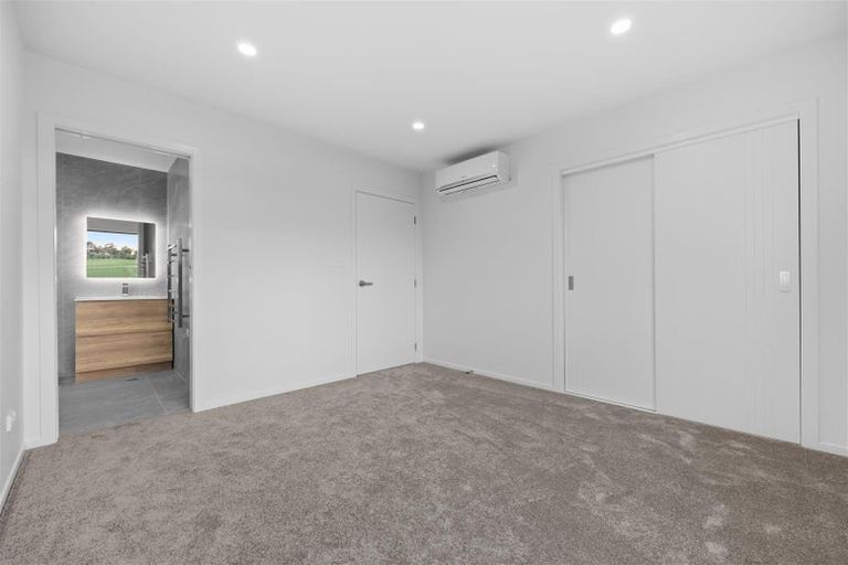 Photo of property in 37 Paina Crescent, Massey, Auckland, 0614