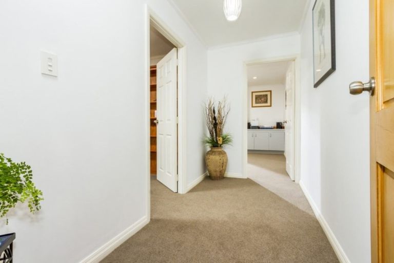 Photo of property in 8 Highwood Grove, Torbay, Auckland, 0630