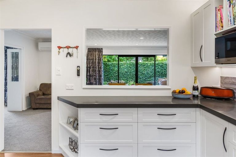 Photo of property in 33 Highland Place, Avonhead, Christchurch, 8042