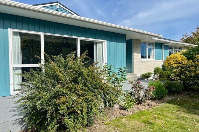 Photo of property in 10 Montana Road, Totara Park, Upper Hutt, 5018