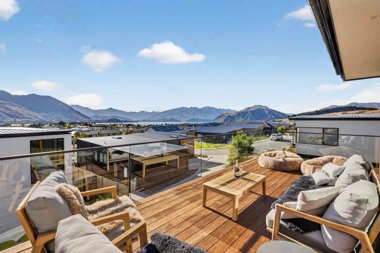 Photo of property in 8 Landsborough Lane, Wanaka, 9305