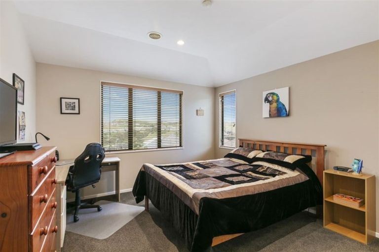 Photo of property in 9 Neston Grove, Churton Park, Wellington, 6037