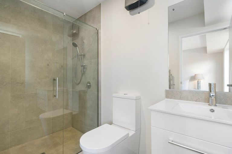 Photo of property in 2 Graeme Cooper Lane, Avonhead, Christchurch, 8042