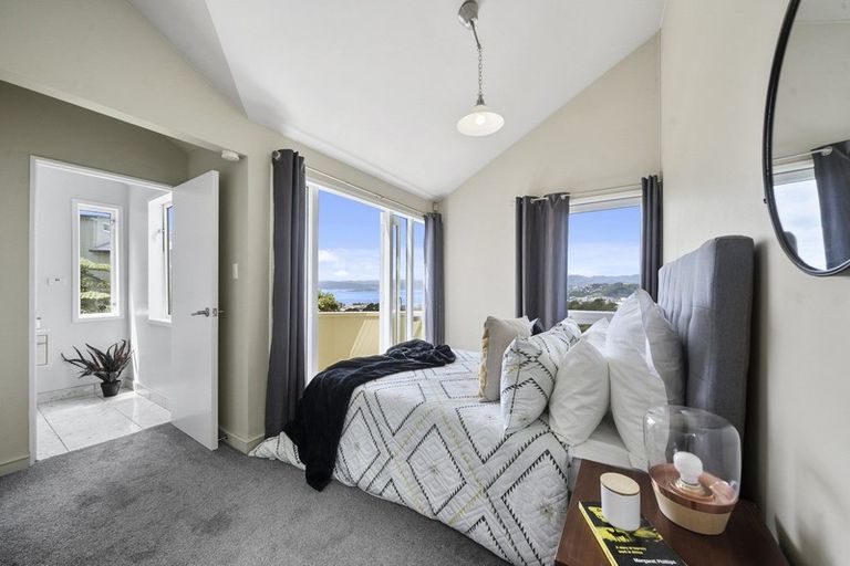 Photo of property in 51 Harbour View Road, Northland, Wellington, 6012