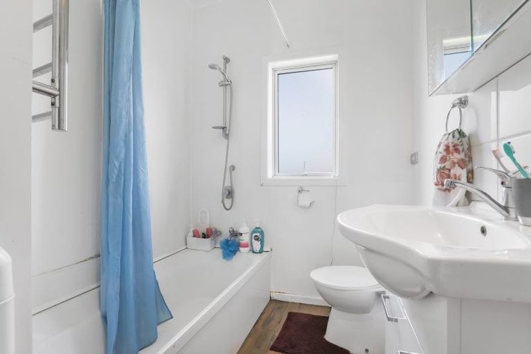 Photo of property in 18 Kayes Road, Pukekohe, 2120