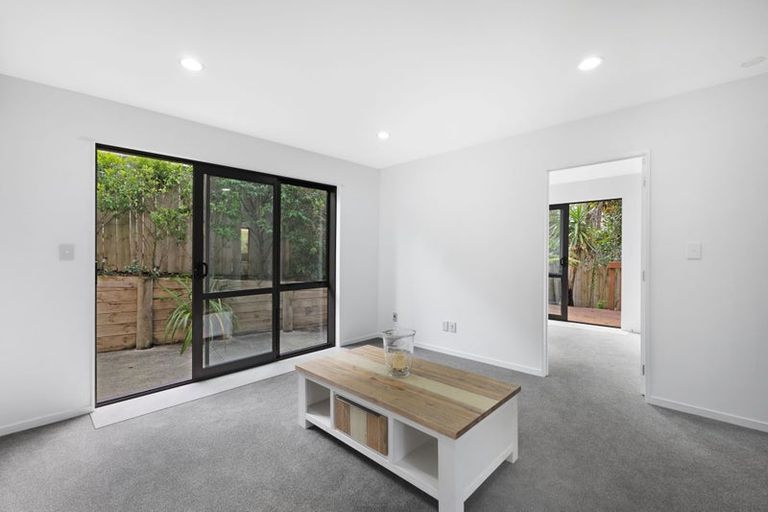 Photo of property in 13 Stubbs Place, Fairview Heights, Auckland, 0632