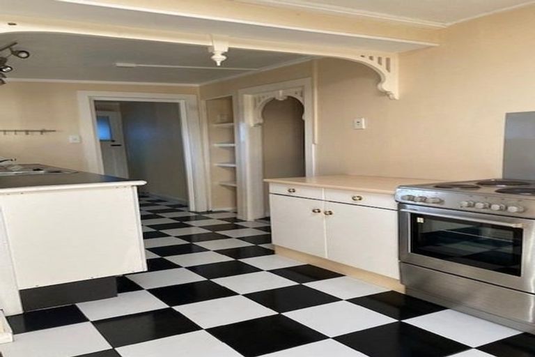 Photo of property in 2 Chaucer Road, Hospital Hill, Napier, 4110