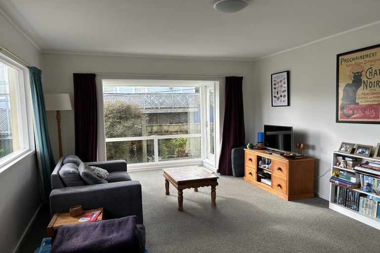 Photo of property in 2/2 Scarborough Terrace, Mount Victoria, Wellington, 6011