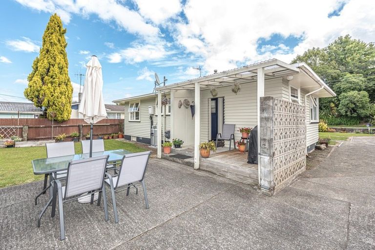 Photo of property in 17 Skerman Street, Marton, 4710