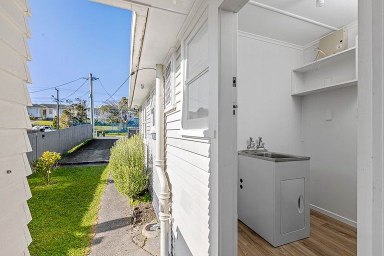 Photo of property in 65 Farquhar Road, Glendene, Auckland, 0602