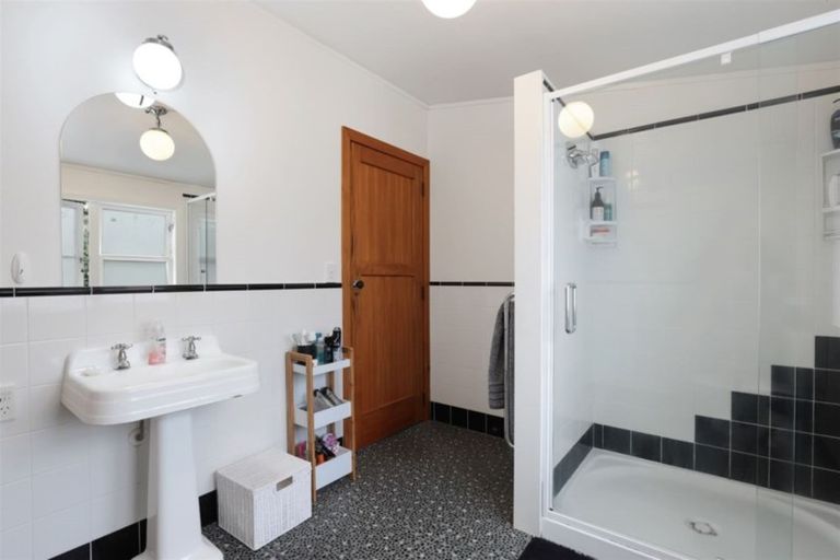 Photo of property in 1 Jellicoe Drive, Hamilton East, Hamilton, 3216