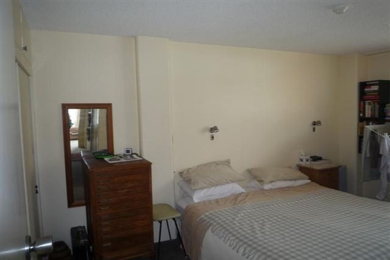 Photo of property in Jerningham Apartments, 20 Oriental Terrace, Oriental Bay, Wellington, 6011