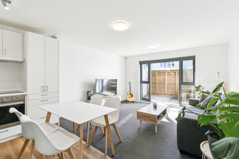 Photo of property in Pirie Street Townhouses, 4/35 Pirie Street, Mount Victoria, Wellington, 6011