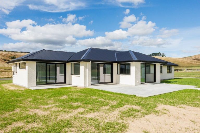 Photo of property in 270 Valley Views, Fitzherbert, Palmerston North, 4472