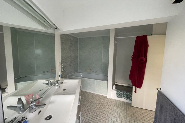 Photo of property in 64 Island Bay Road, Beach Haven, Auckland, 0626