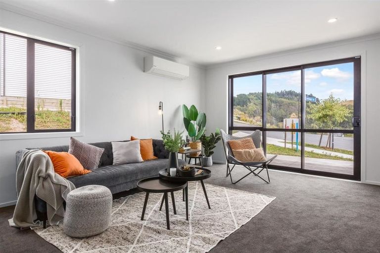 Photo of property in 27 Oakum Road, Whitby, Porirua, 5024