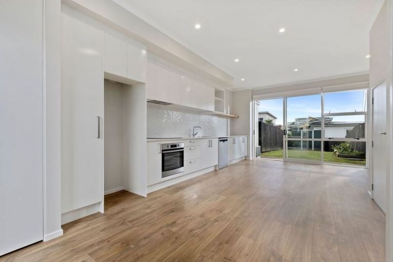 Photo of property in 6 Touhou Road, Hobsonville, Auckland, 0616
