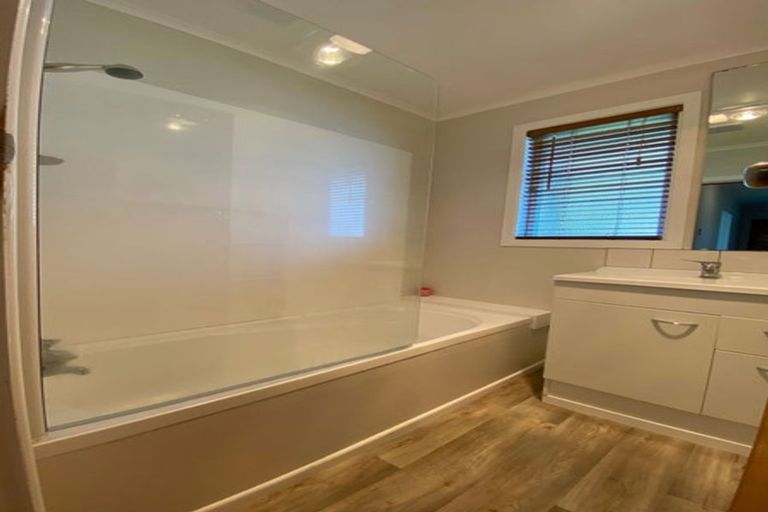 Photo of property in 6 Perth Place, Awapuni, Palmerston North, 4412