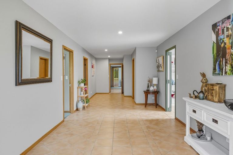 Photo of property in 2 Southleigh, Raumati South, Paraparaumu, 5032