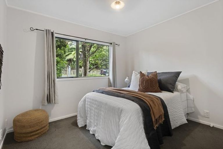 Photo of property in 12a Seaton Road, Murrays Bay, Auckland, 0630