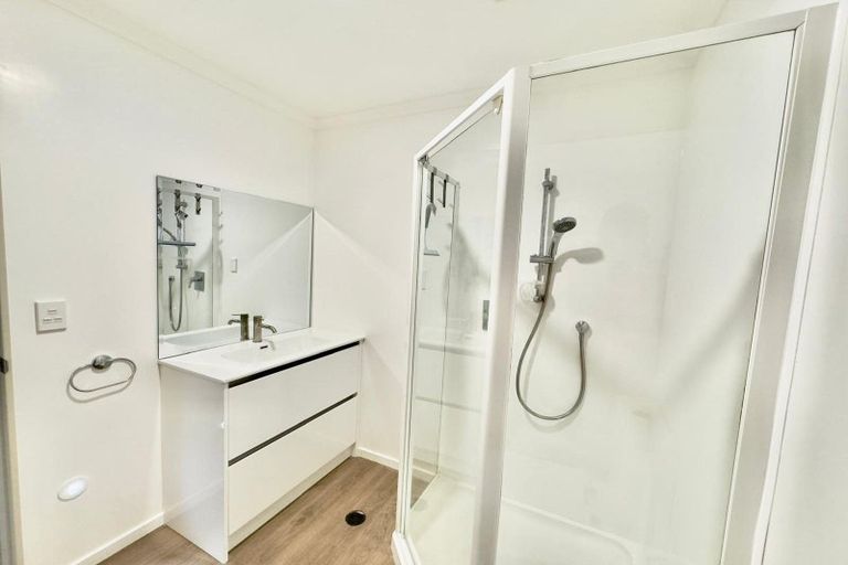 Photo of property in 12 Imperial Place, Henderson, Auckland, 0612
