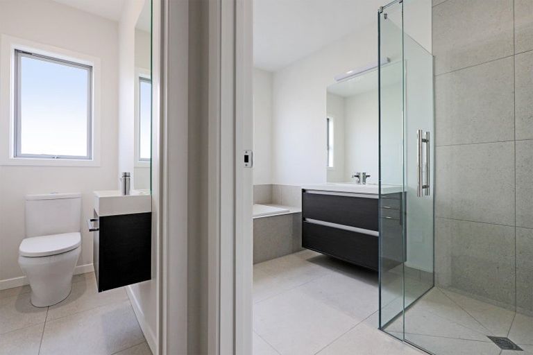 Photo of property in 6 George Yee Place, Taradale, 4112