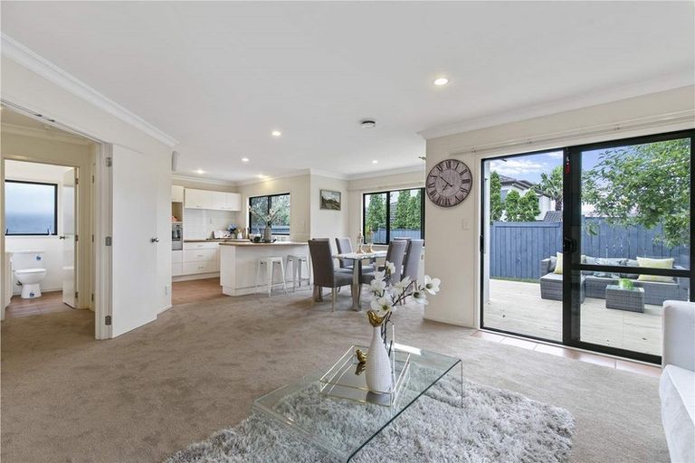 Photo of property in 16 Kilsyth Way, East Tamaki Heights, Auckland, 2016