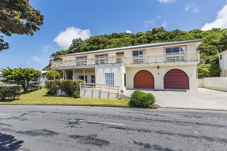 Photo of property in 99 Akaroa Drive, Maupuia, Wellington, 6022