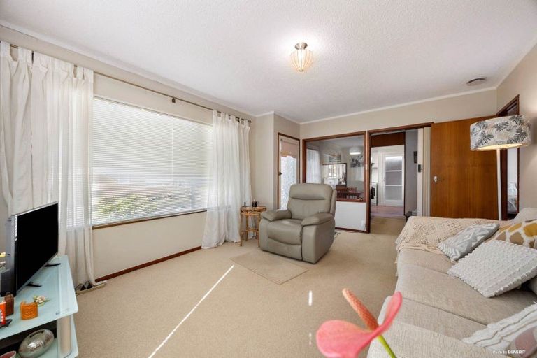 Photo of property in 2/81 Shakespeare Road, Milford, Auckland, 0620