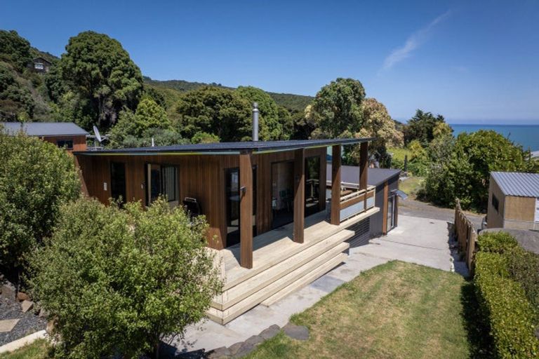 Photo of property in 14 Whaanga Road, Raglan, 3297