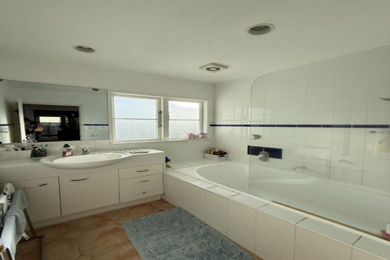 Photo of property in 4 Elliott's Way, Pinehill, Auckland, 0632