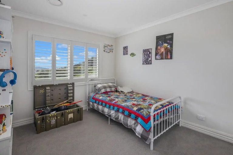 Photo of property in 30 Grumman Lane, Newlands, Wellington, 6037