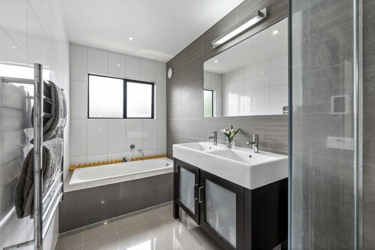Photo of property in 2/3 Bayswater Avenue, Bayswater, Auckland, 0622