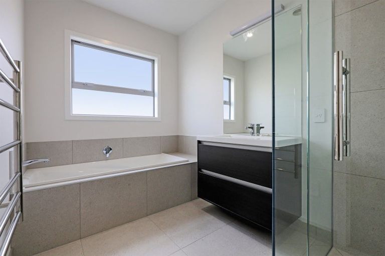 Photo of property in 6 George Yee Place, Taradale, 4112