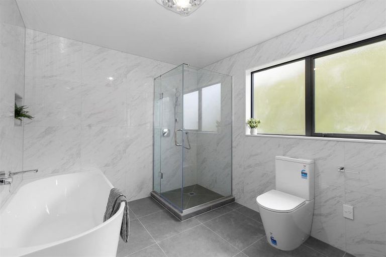 Photo of property in 5 Pihipihi Way, Crofton Downs, Wellington, 6035