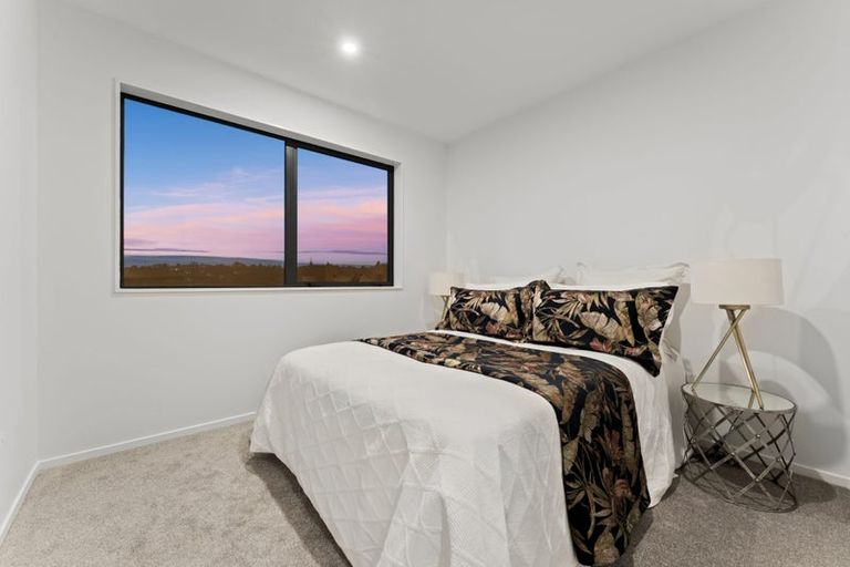 Photo of property in 21b Neal Avenue, Glenfield, Auckland, 0629