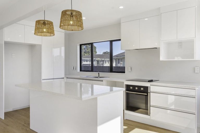 Photo of property in 24 Heyford Close, Mangere, Auckland, 2022