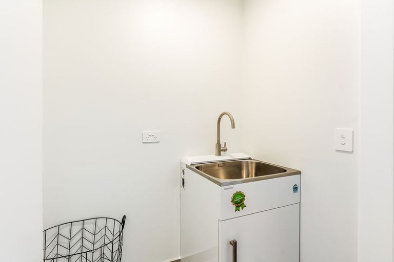 Photo of property in 4 Manaakitia Road, Karaka, 2124