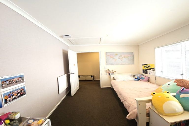 Photo of property in 93a Taylor Terrace, Tawa, Wellington, 5028