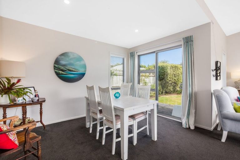 Photo of property in 52 Resolution Drive, Whitby, Porirua, 5024