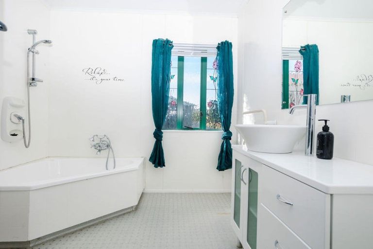 Photo of property in 11 Maclaurin Street, Dannevirke, 4930