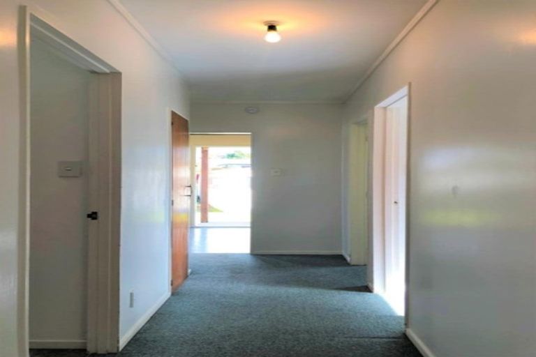 Photo of property in 42 Durham Street, Te Atatu Peninsula, Auckland, 0610