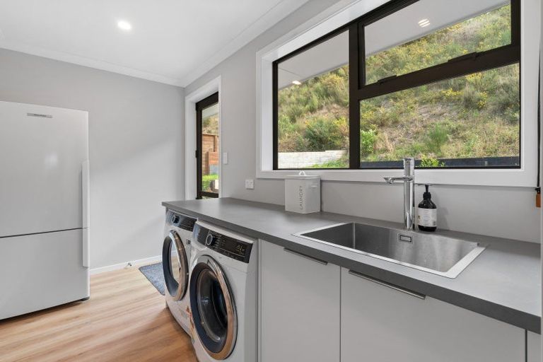 Photo of property in 12 Porokaiwhiri Street, Crofton Downs, Wellington, 6035