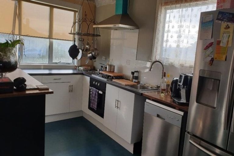 Photo of property in 28 Hadfield Street, Patea, 4520