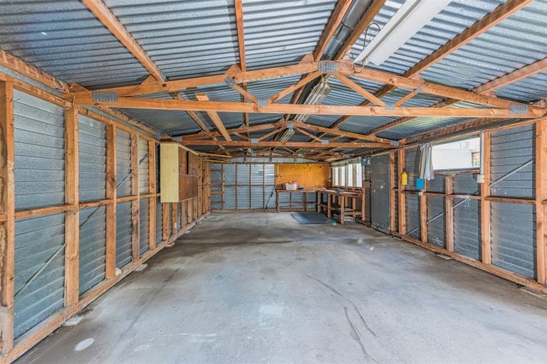 Photo of property in 40 Lowtherhurst Road, Massey, Auckland, 0614