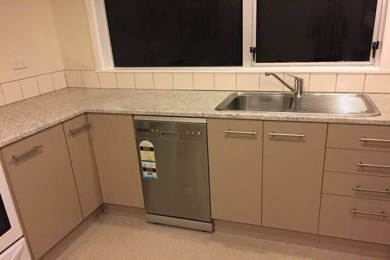 Photo of property in 28 Waterfall Road, Paraparaumu, 5032