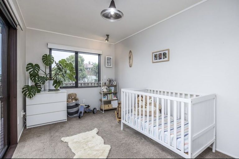 Photo of property in 30 Te Anau Place, Pakuranga Heights, Auckland, 2010