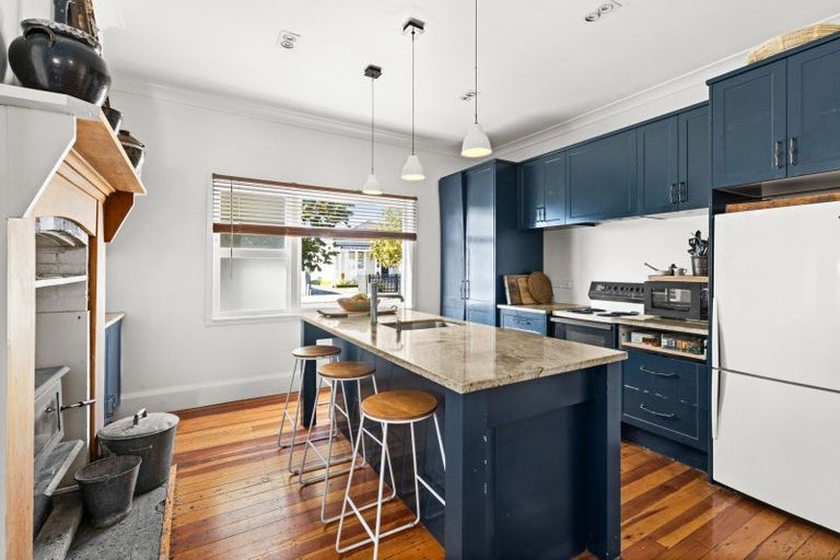 Photo of property in 2 Ashridge Road, Napier South, Napier, 4110